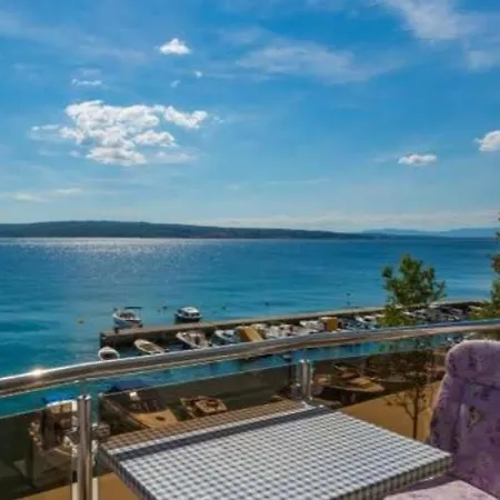 Apartment Mali Marino 1 *